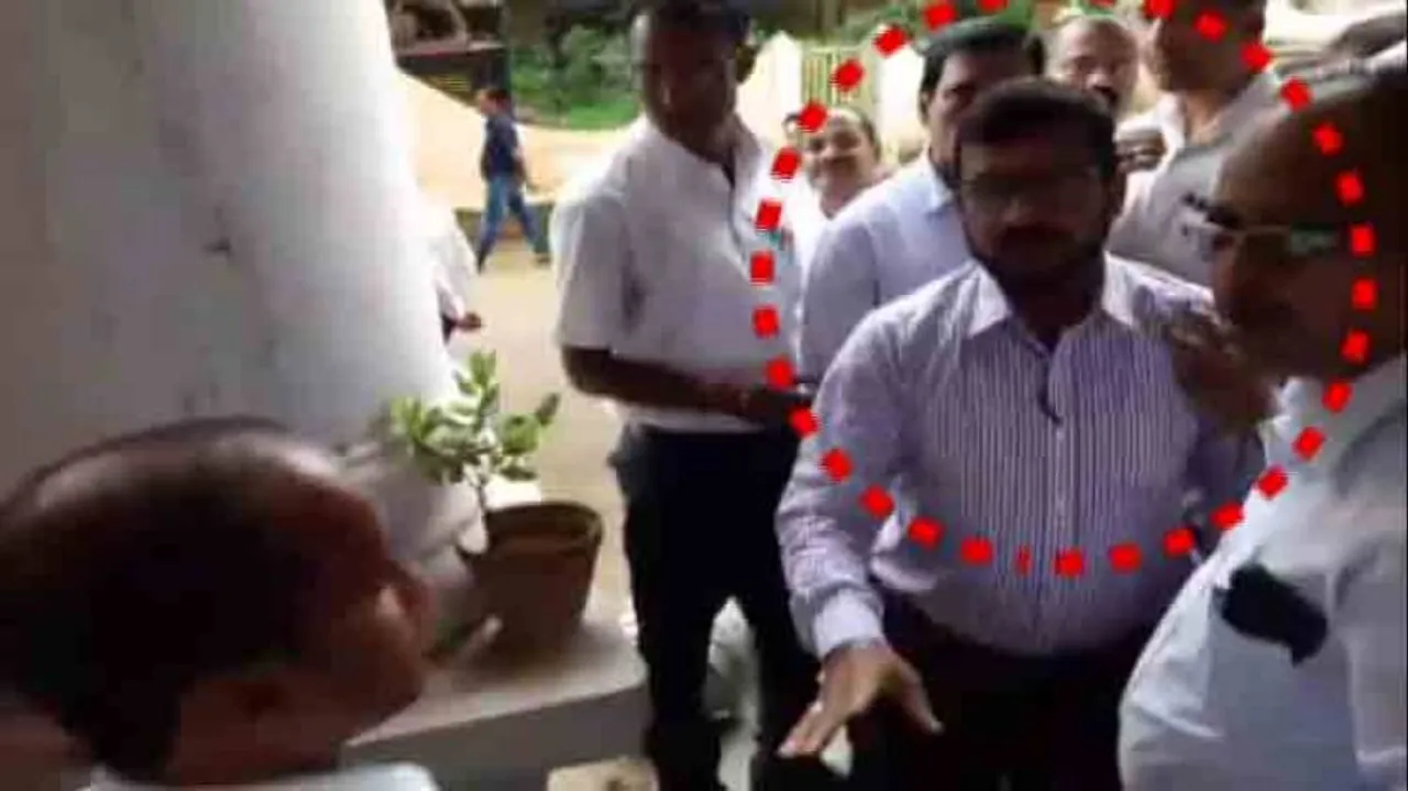 Additional District Magistrate Manhandled by Lawyers In Odisha