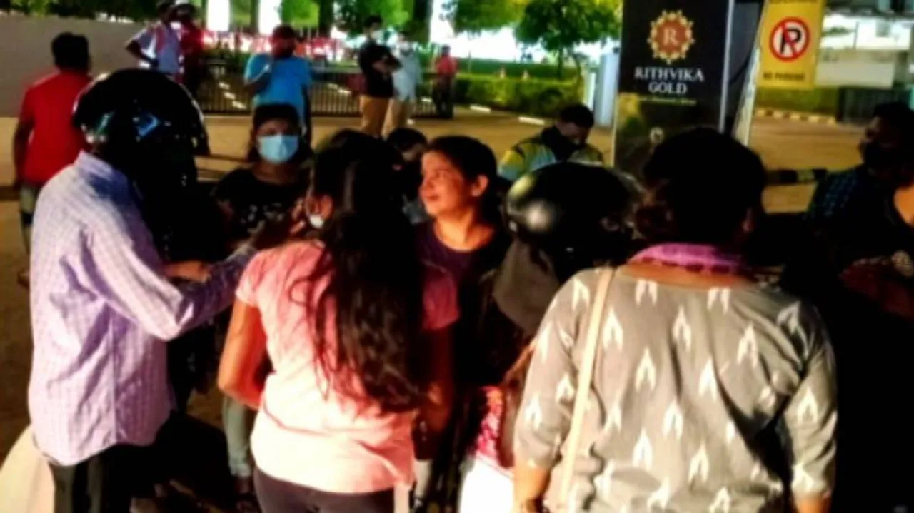 Bhubaneswar: Miscreants Snatch Wallet, Mobile From Woman In Rasulgarh