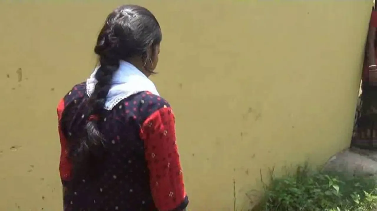 Love, Dhokha, Dharna! Girl's Unique Protest After 'Betrayal' By Lecturer In Odisha