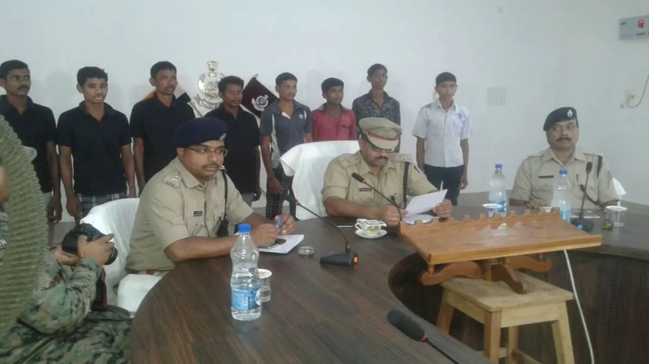 8 Maoist militias surrender in Malkangiri