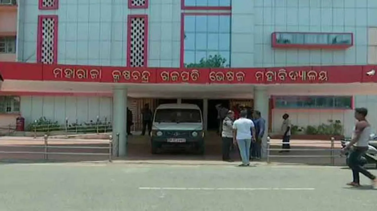 'Shortage Of Oxygen Cylinder Claimed 4 Lives At Berhampur MKCG Hospital', Admin Refutes