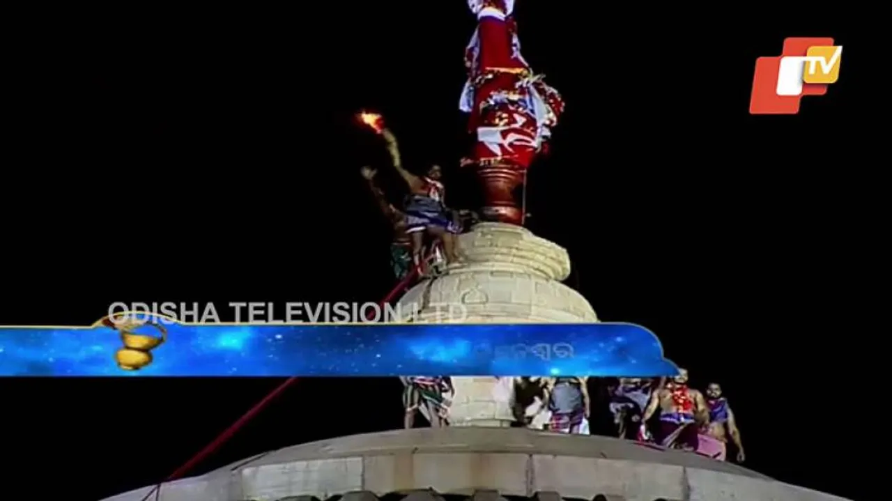 Odisha: Mahadipa Lifted Atop Lingaraj Temple, Devotees Break Maha Shivratri Fast