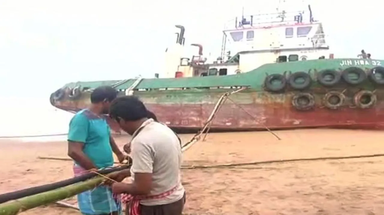 Process For Drainage Of Oil Begins From Malaysian Cargo Ship Stranded Near Chilika