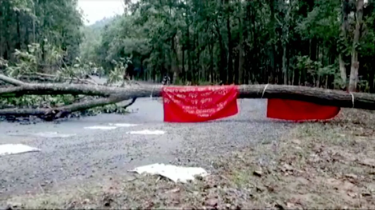 Maoists put up posters, block roads calling for support to bandh