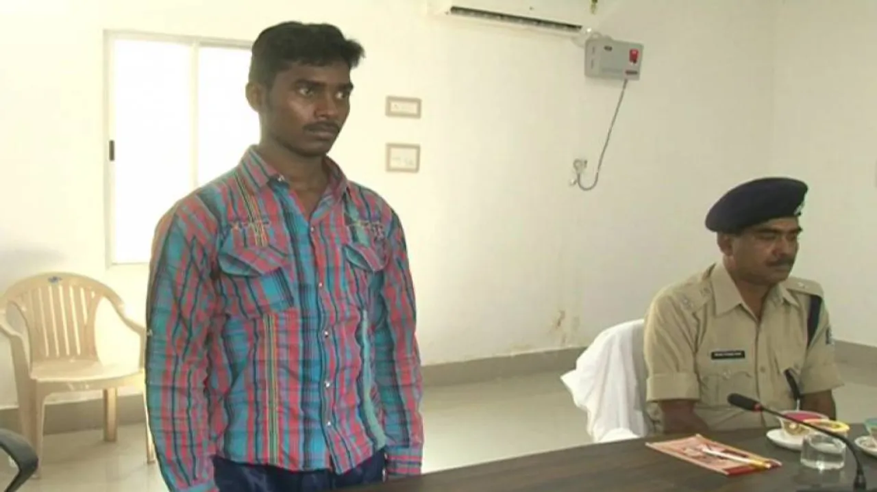Wanted Maoist surrenders in Malkangiri