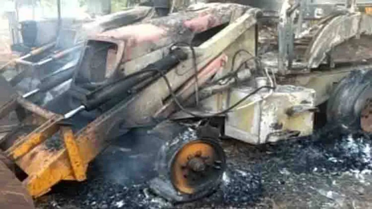 Maoists oppose road construction, set ablaze vehicles in Kalahandi