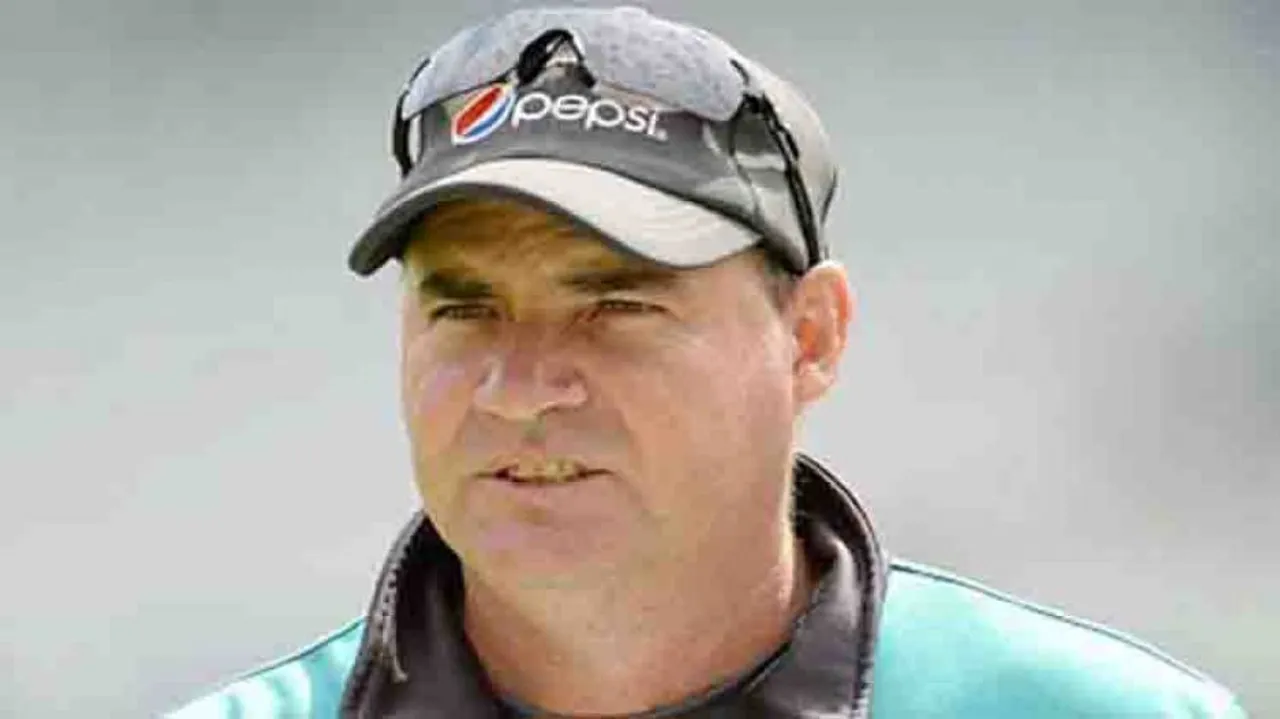 Wanted to 'commit suicide' after India loss: Mickey Arthur