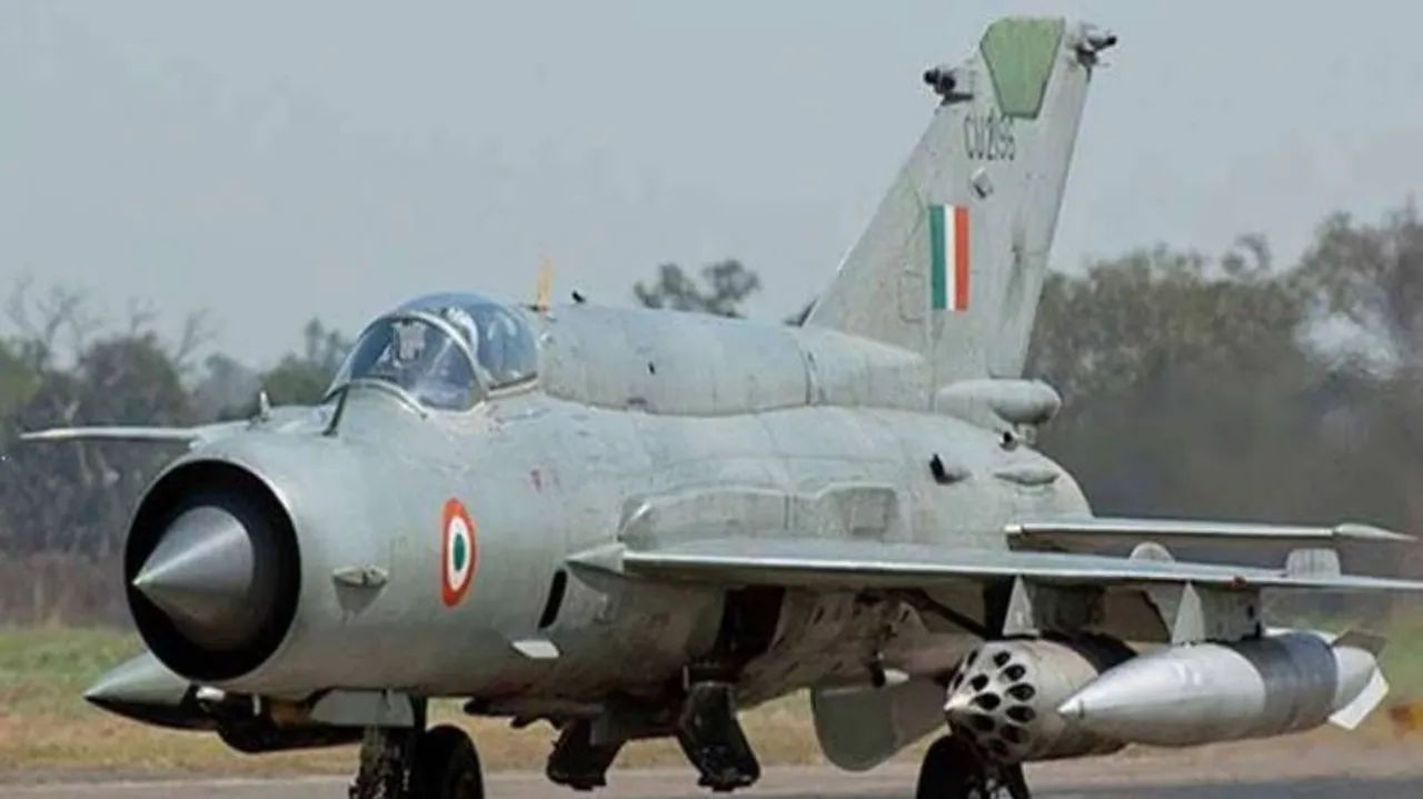 Abhinandan flies MiG-21 with Air Chief Dhanoa