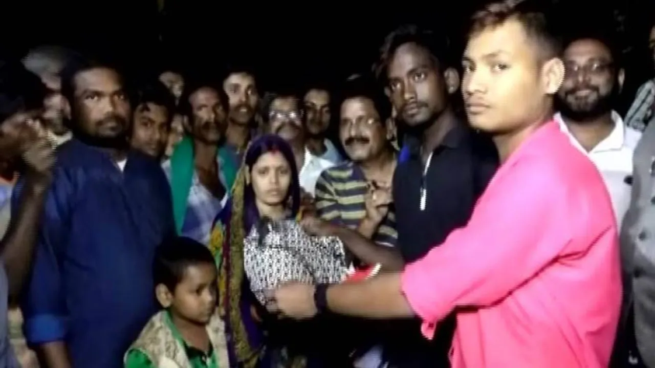 Humanity Personified! Odisha Youths Return Missing Vanity Bag With Jewelleries To Its Owner