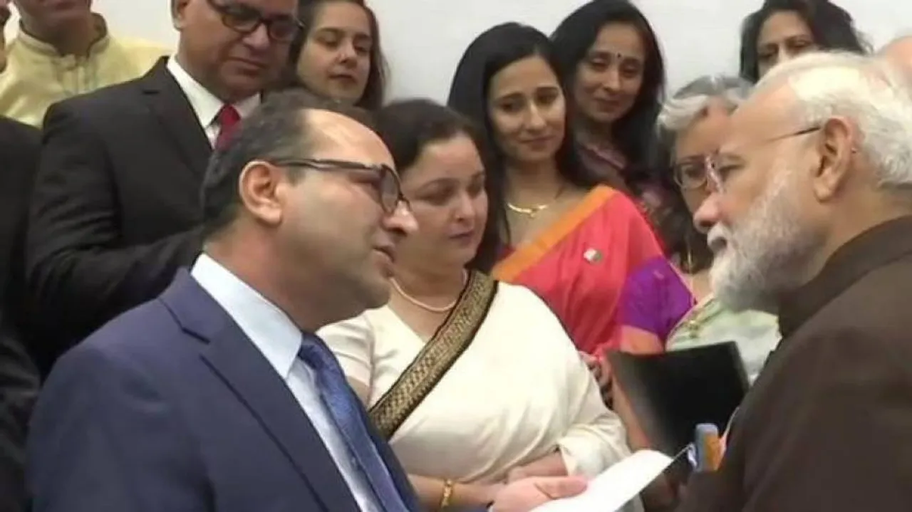 PM Modi meets Kashmiri Pandits in Houston, assures them of New Kashmir