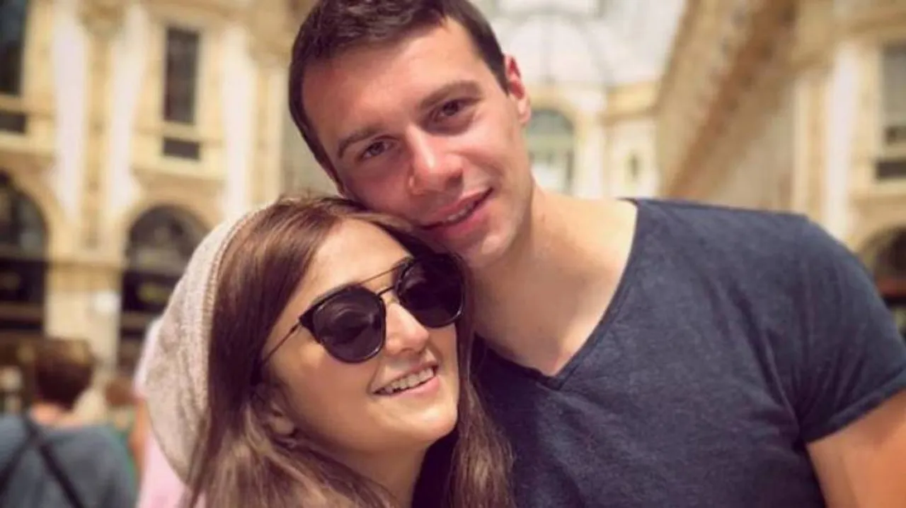 Monali Thakur Shocks With News Of Her Secret Marriage Of Three Years, Fears Wrath Of Friends