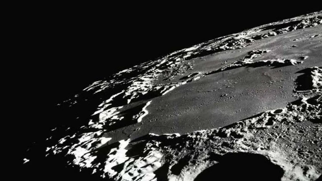 Moon's crust hides early history of Sun: NASA scientists