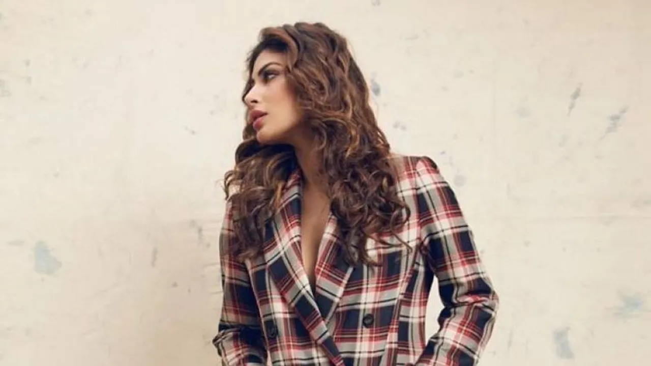 Mouni Roy Sizzles Like Sex Bomb (Check Pics)