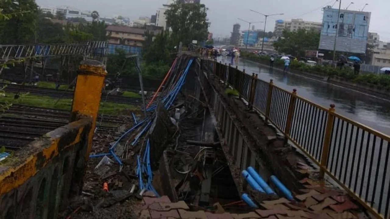 Mumbai trains hit as part of bridge collapses in Andheri