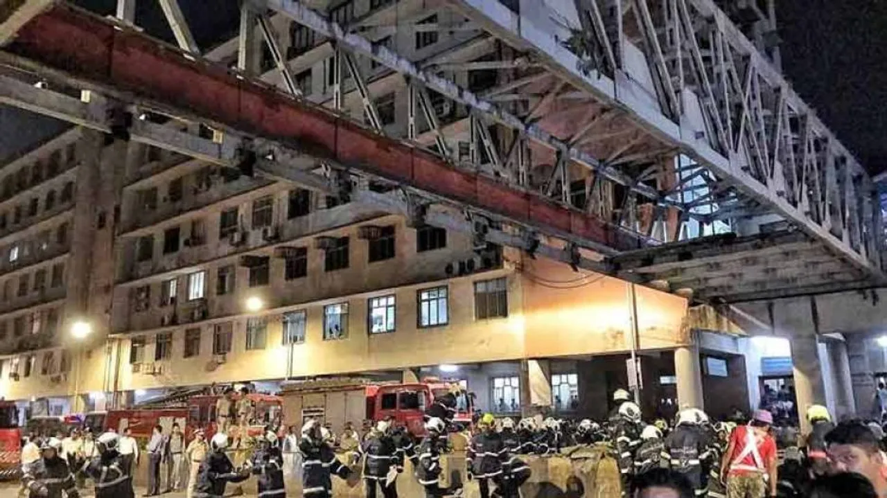 Mumbai bridge crash: 6 dead; BMC-Railways face heat