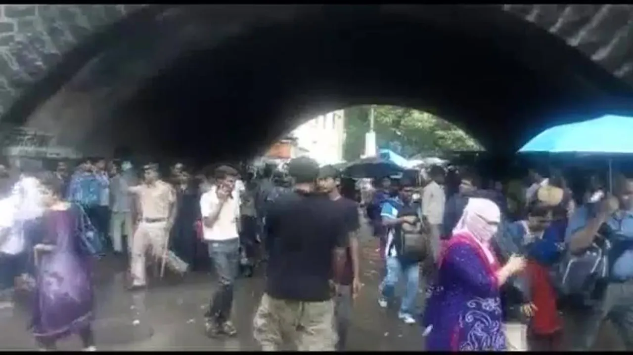 22 commuters killed in Mumbai stampede