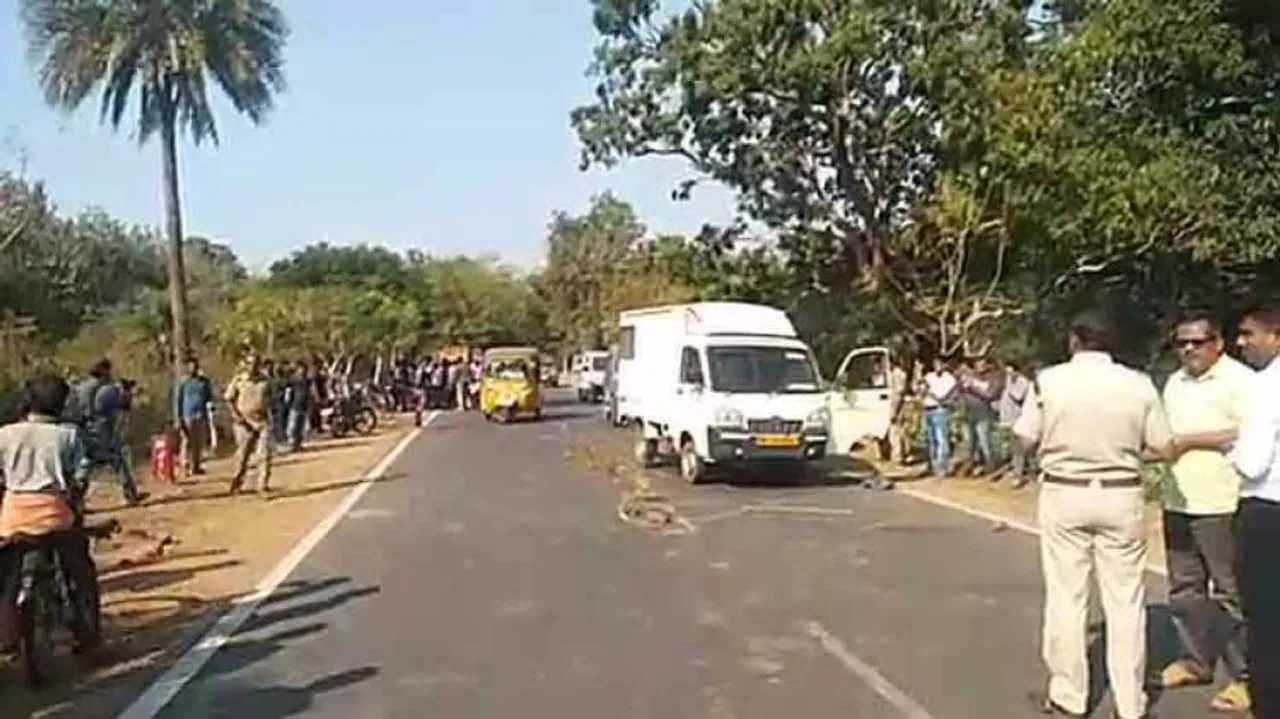 Miscreants hurl bombs at ATM cash van, loot Rs 1.62 lakh