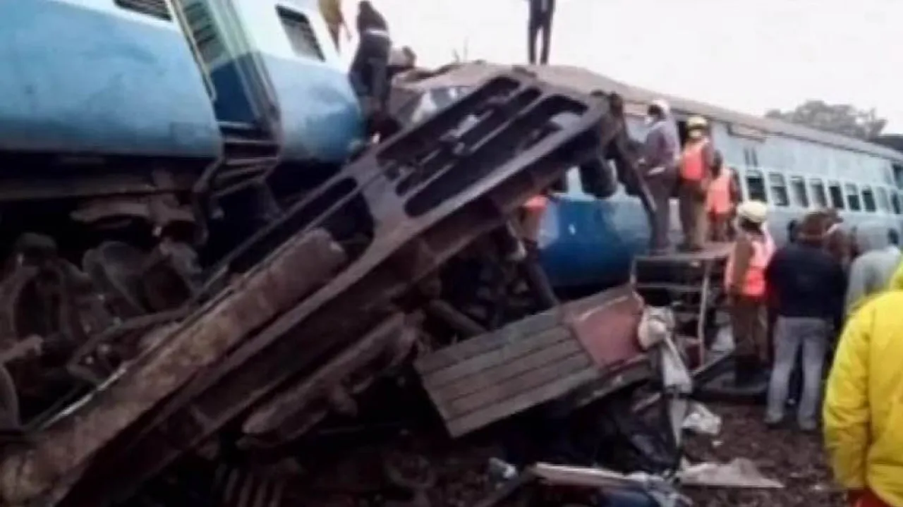 Nearly 100 NDRF personnel rush to train derailment site