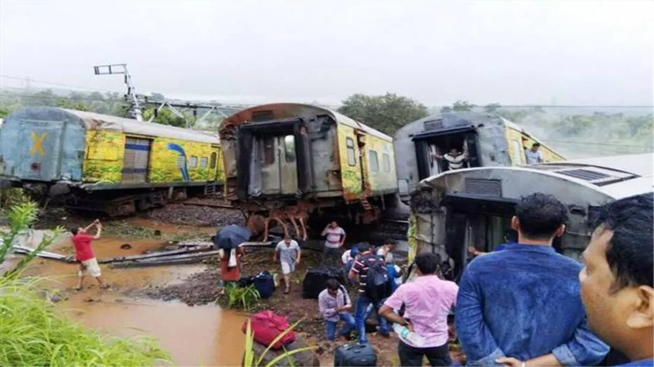 Landslide caused Nagpur-Mumbai Duronto derailment: Railways