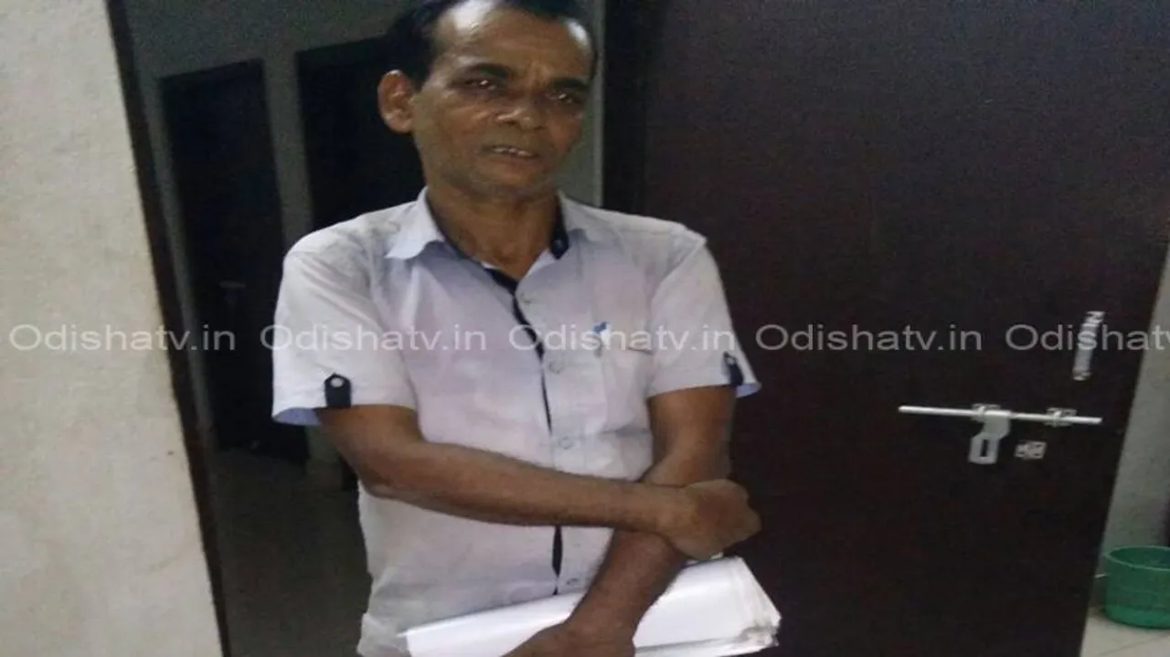 Man jumps into tiger enclosure of Nandankanan Zoo!