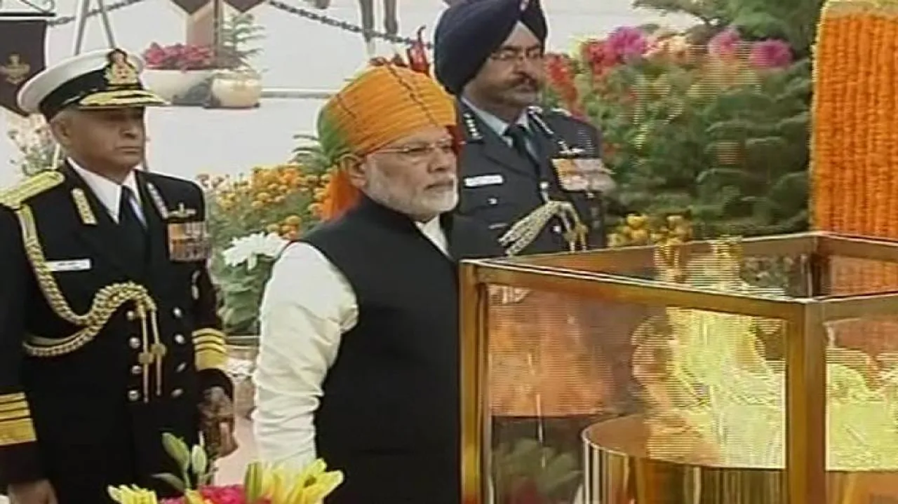 Modi pays tribute at Amar Jawan Jyoti
