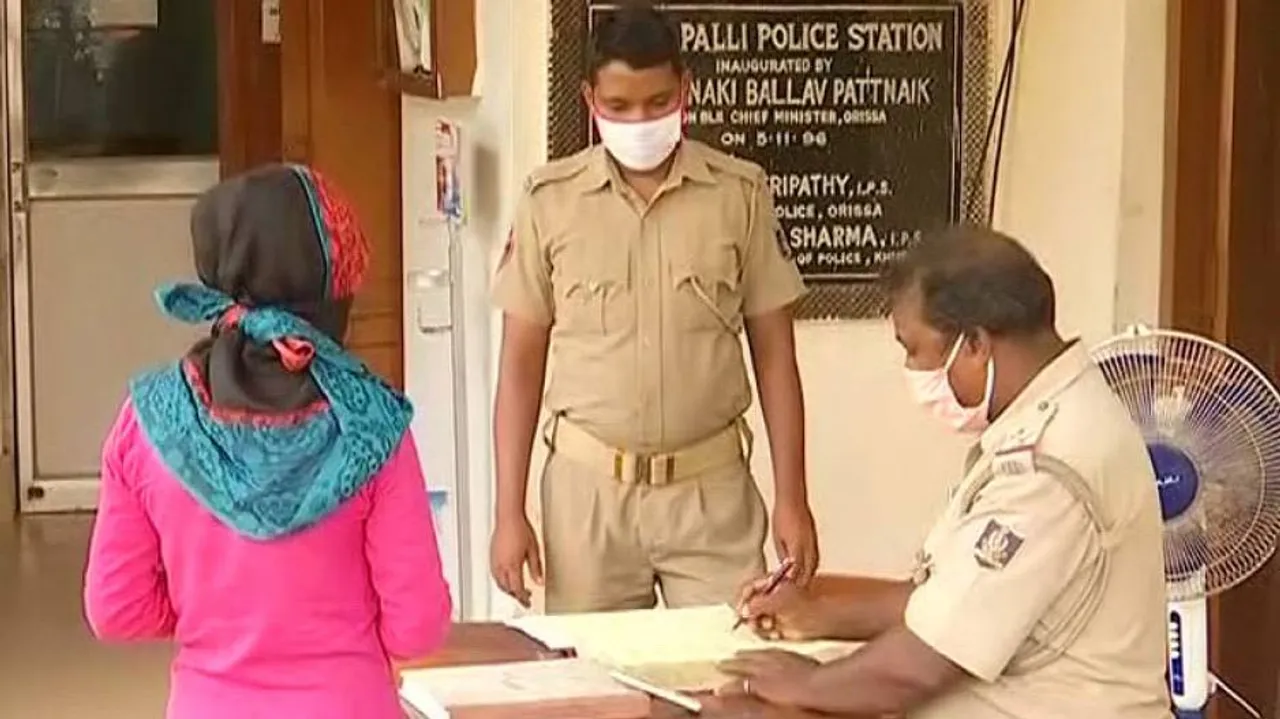 Bhubaneswar Woman Detained For 'Stealing Mobile Phone After Breaking Into House'
