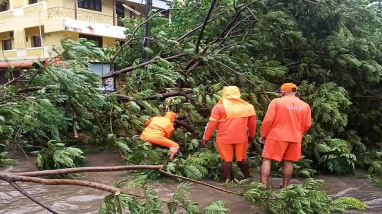 Cyclone Nivar Makes Landfall Near Puducherry, Weakens Into Severe Cyclonic Storm