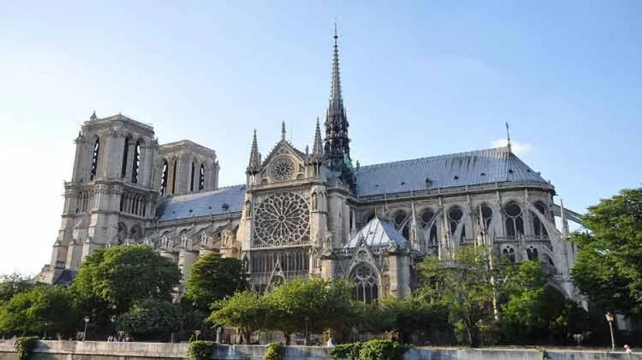 Notre Dame Will Not Host Xmas Mass For First Time In 213 Years