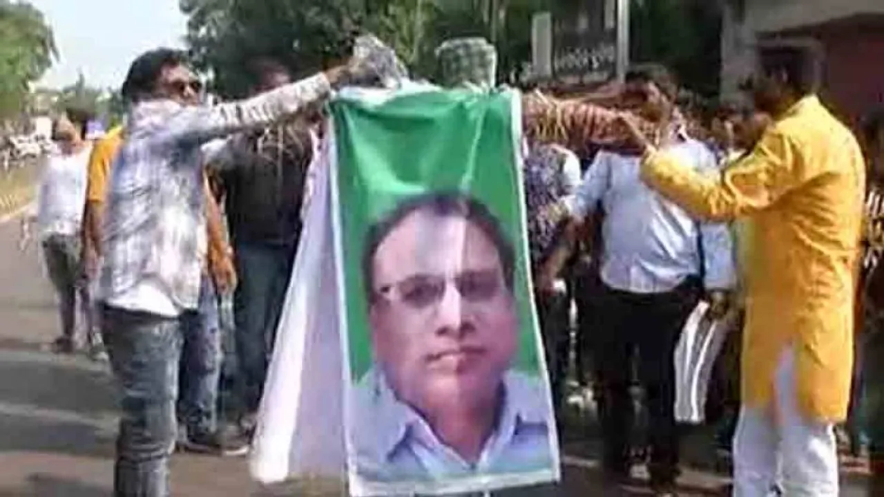 Youth Congress & NSUI burn Vishal Dev’s effigy, seek his apology