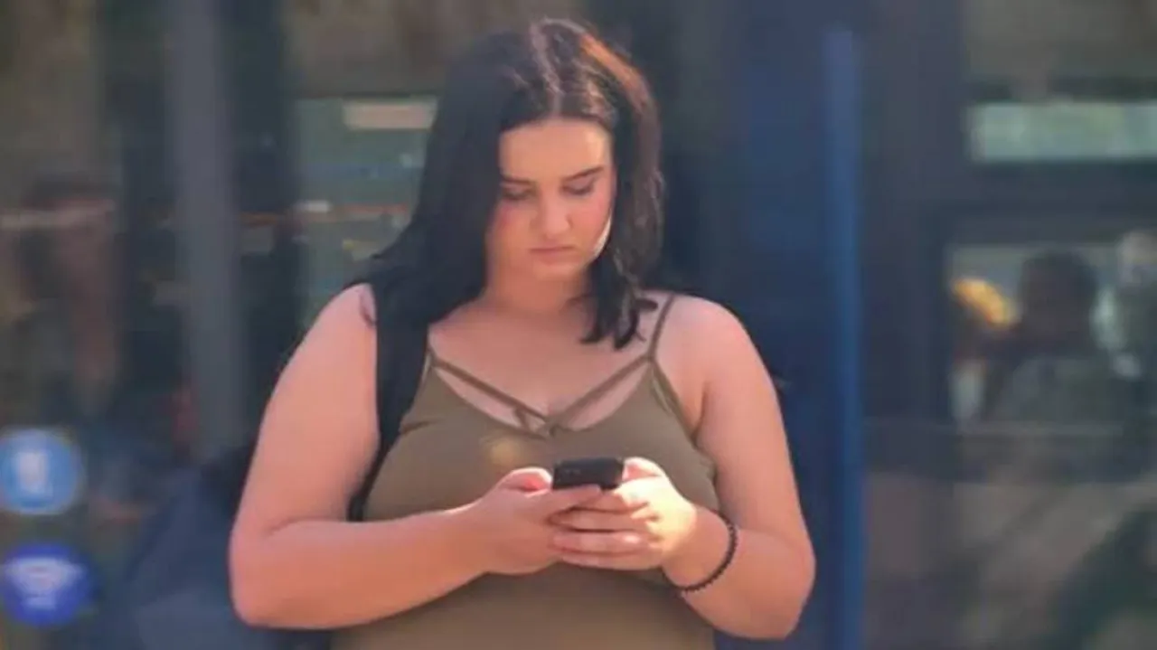 5 hours daily on phone increases risk of obesity