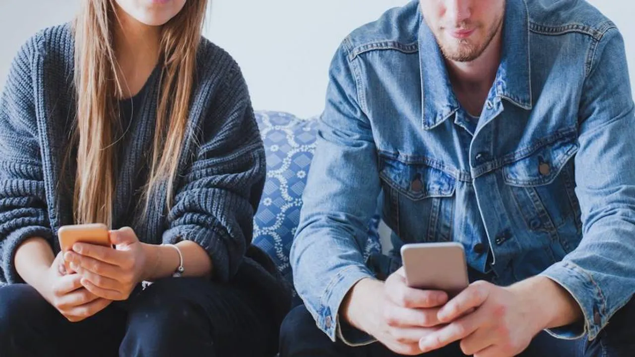 Overuse of digital devices hampers romantic relationships: Survey