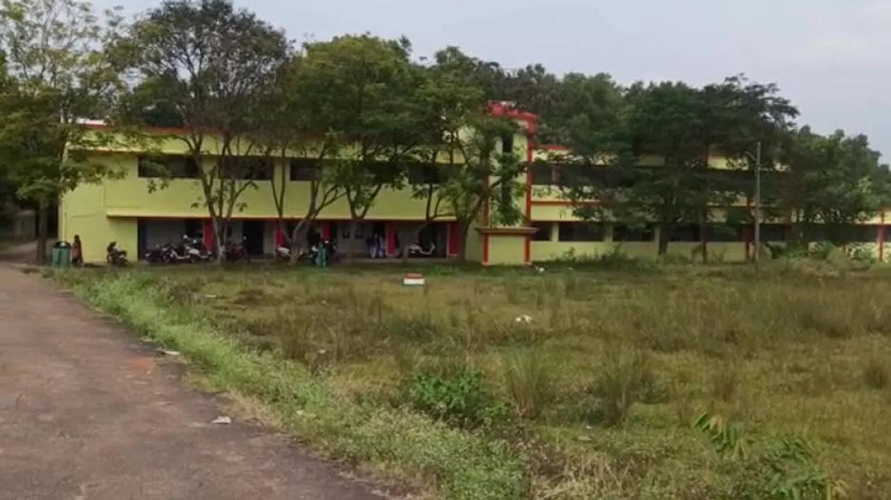 Principal Arrested For ‘Misbehaving’ With Woman Colleague