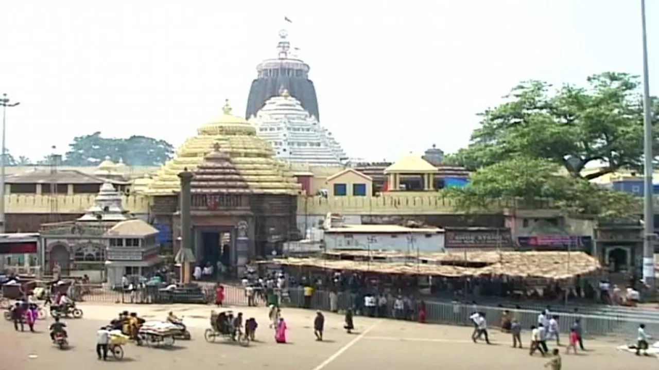 Sculptor Raghunath Mohapatra begins beautification of Puri temple Jagamohan