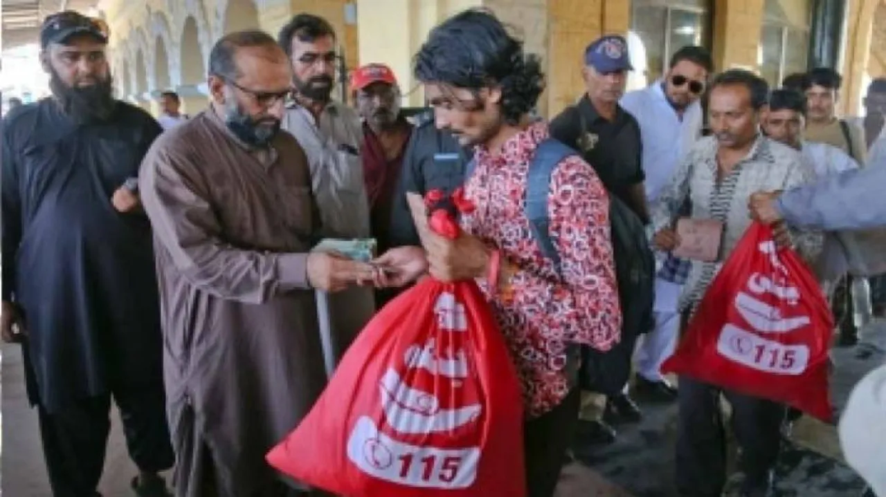 Pakistan 'frees 55 Indian fishermen, 5 civilians'