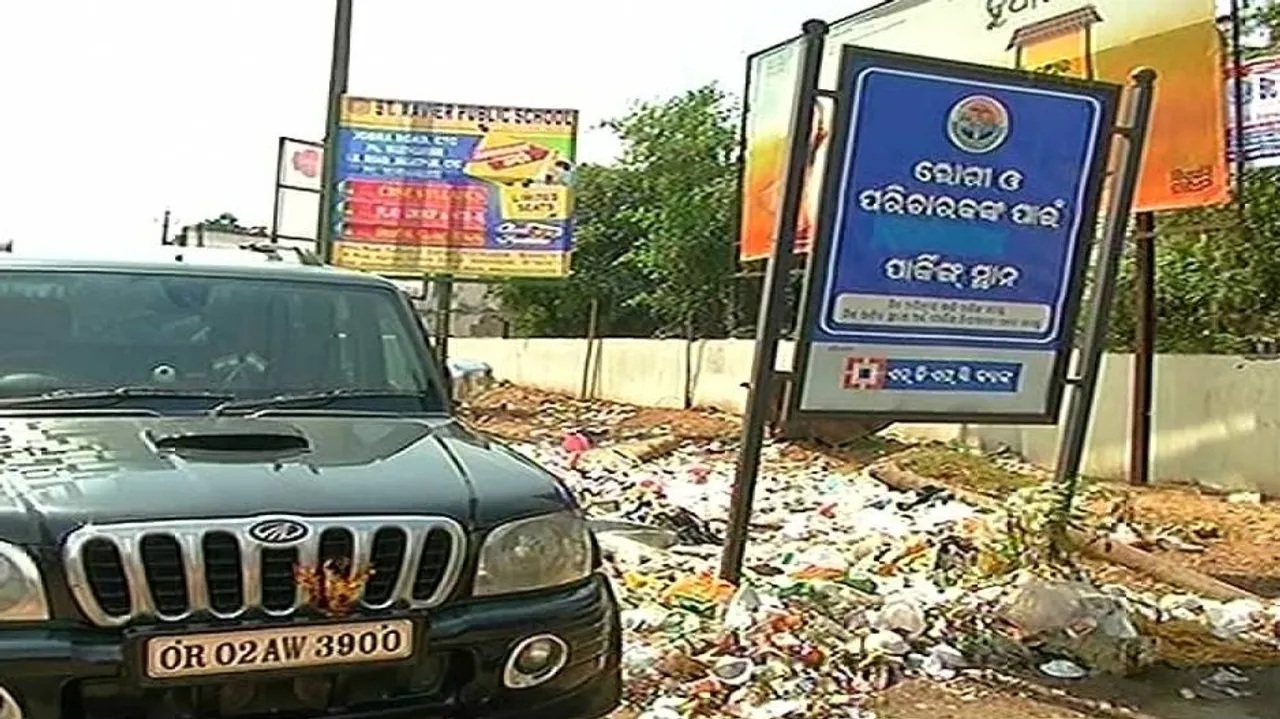 Shops encroach upon parking lots in Cuttack