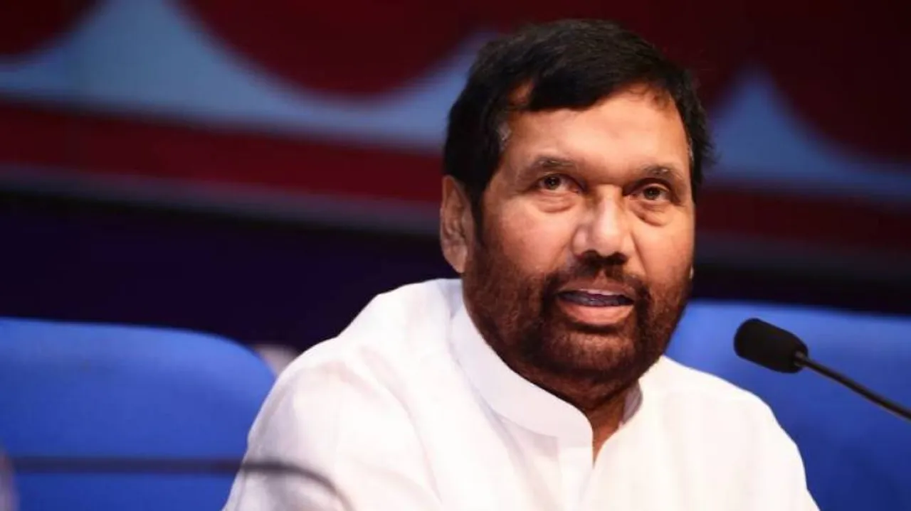 There can't be two different policies for farmers & businessmen: Union Minister