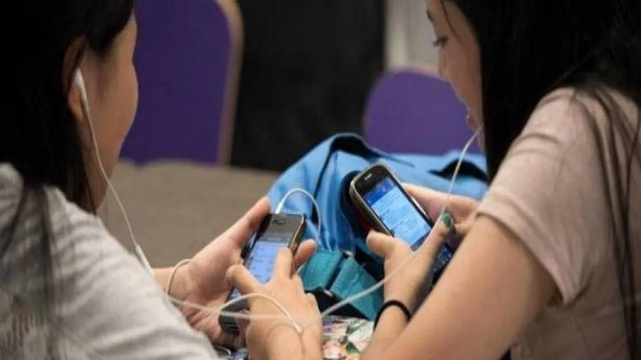 More youngsters sharing personal data online with strangers
