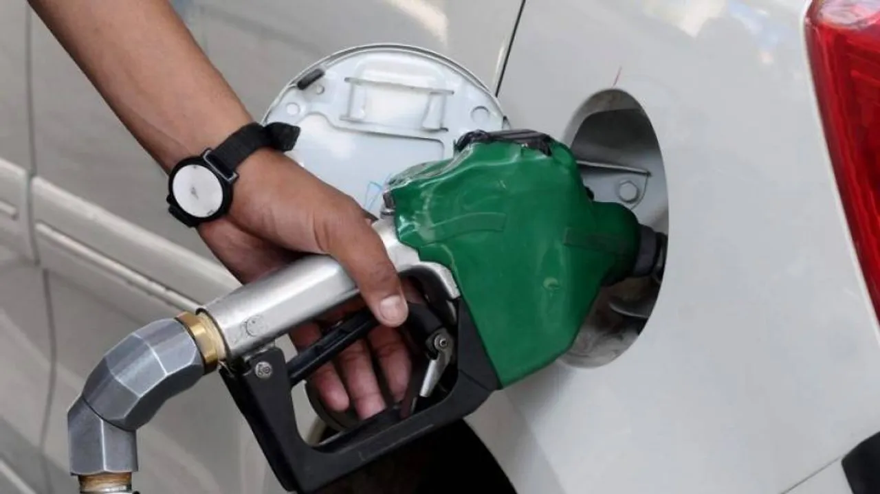 Petrol prices rise for 13th straight day; almost Rs 78 in Delhi