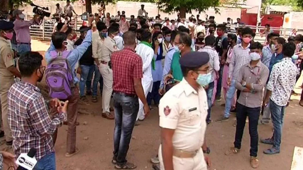 Odisha Plus II Students’ Group Threaten To Gherao Naveen Niwas If Exam Not Cancelled