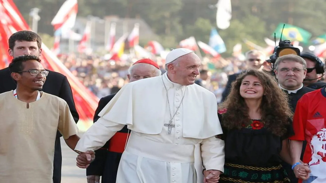 Pope leads thousands in prayer at Portugal shrine