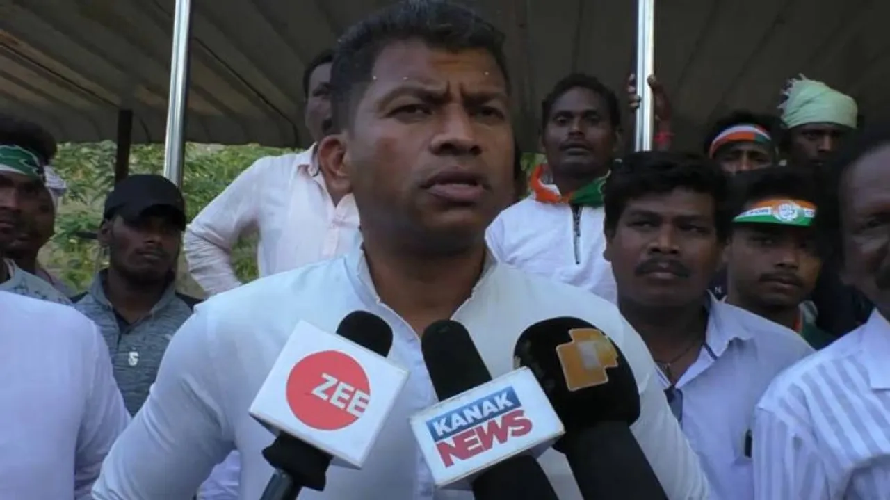 Viral Video: BJD women activists demand action against Congress' Pradeep Majhi