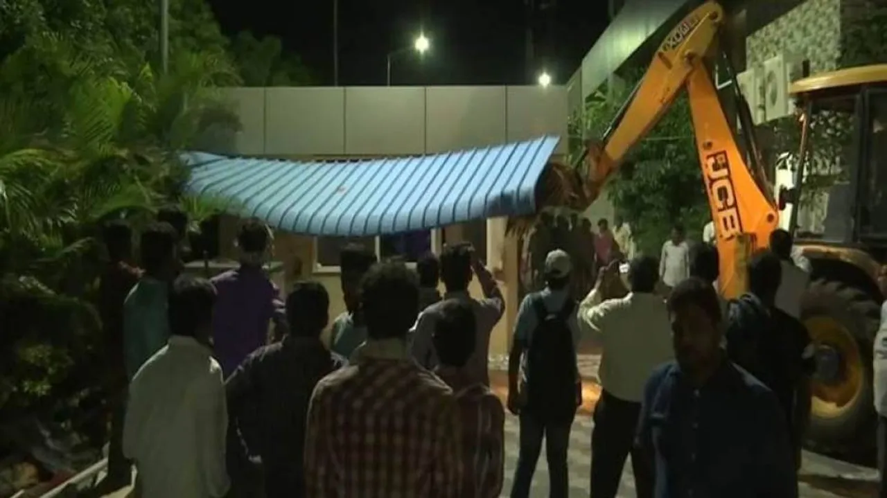 Demolition of building built by Naidu in Amaravati underway