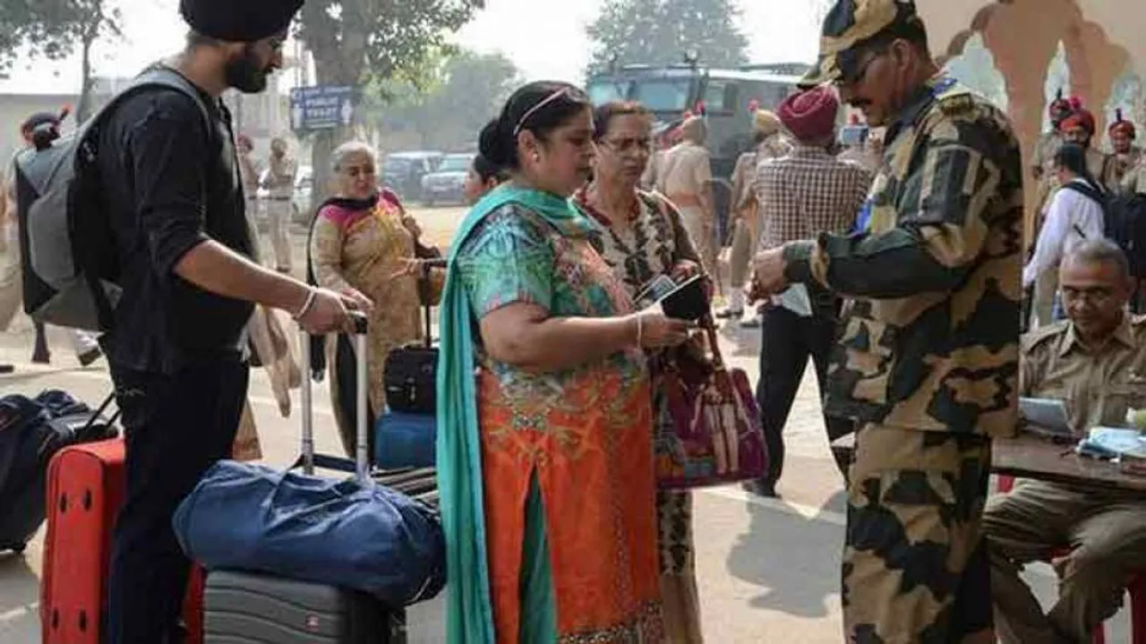 1,100 Indian Sikhs Arrive At Pakistan's Punja Sahib
