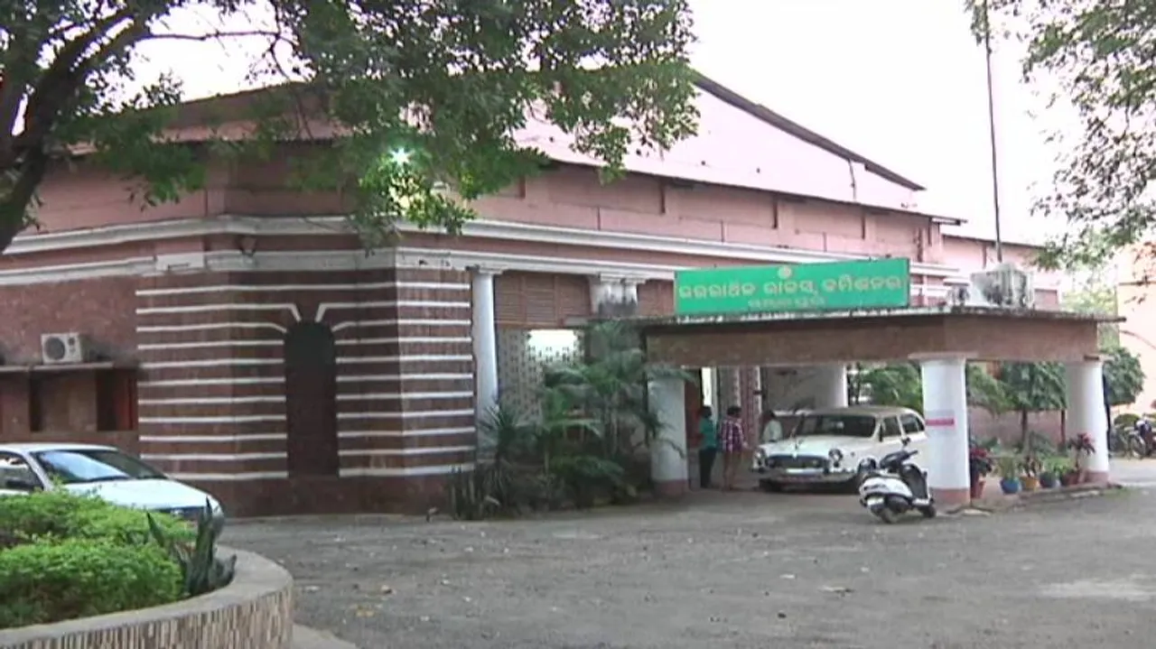 Addl tehsildar to be dismissed for fake caste certificate