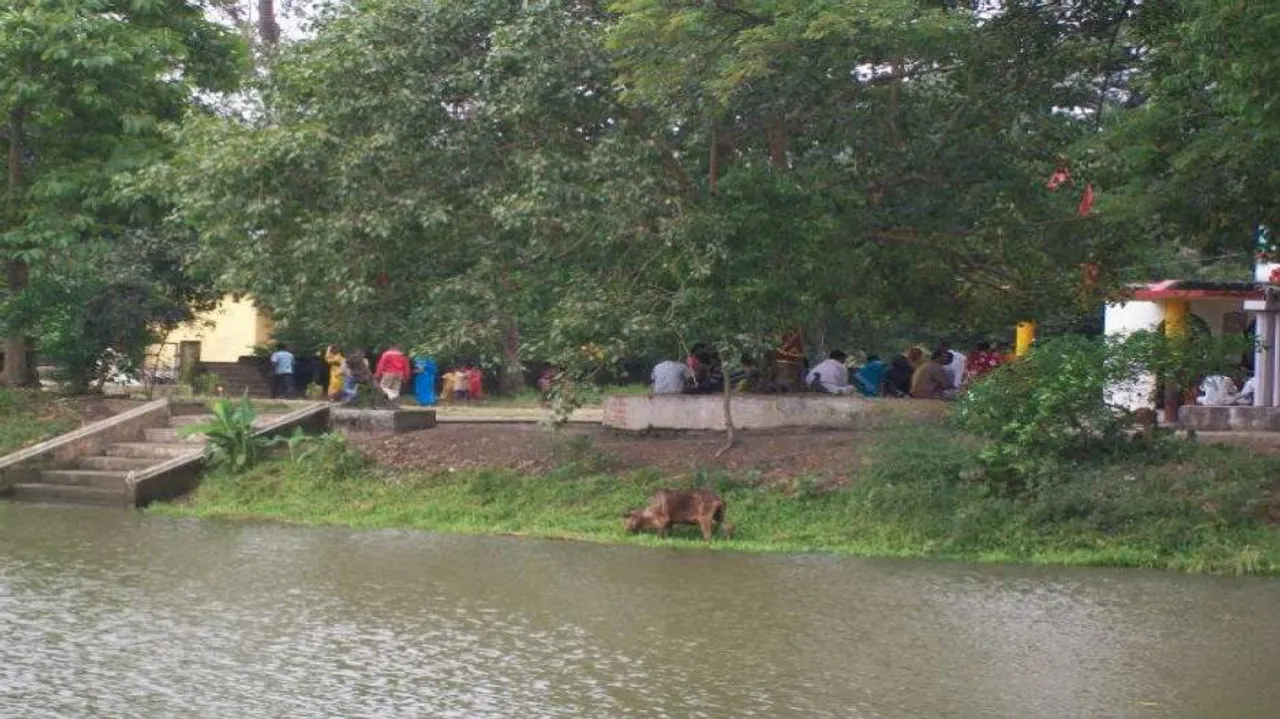 Burglars decamp with jewelleries from temple