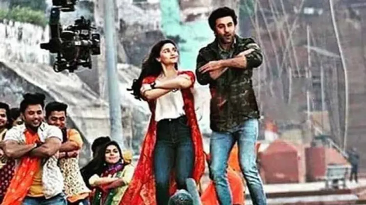 Ranbir Kapoor & Alia Bhatt Shooting Brahmastra's Song Is Treat To Watch