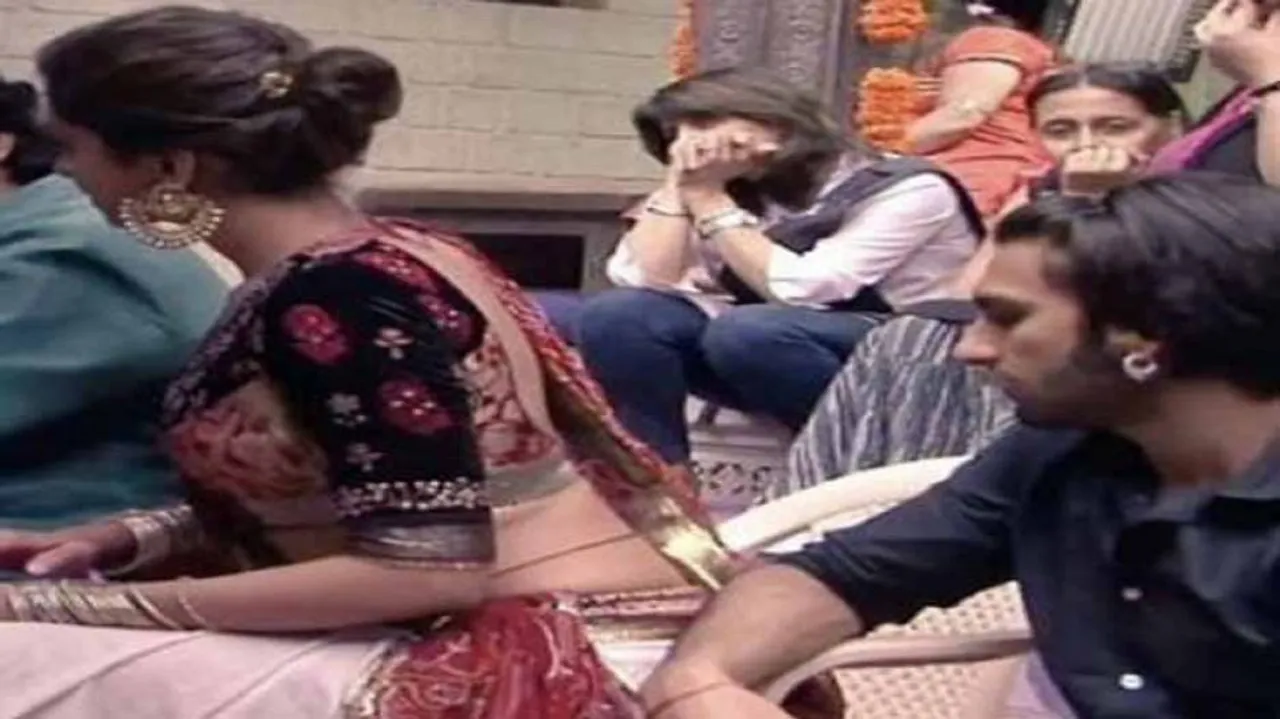 Ranveer Singh Still Ogles At Deepika's Waist?
