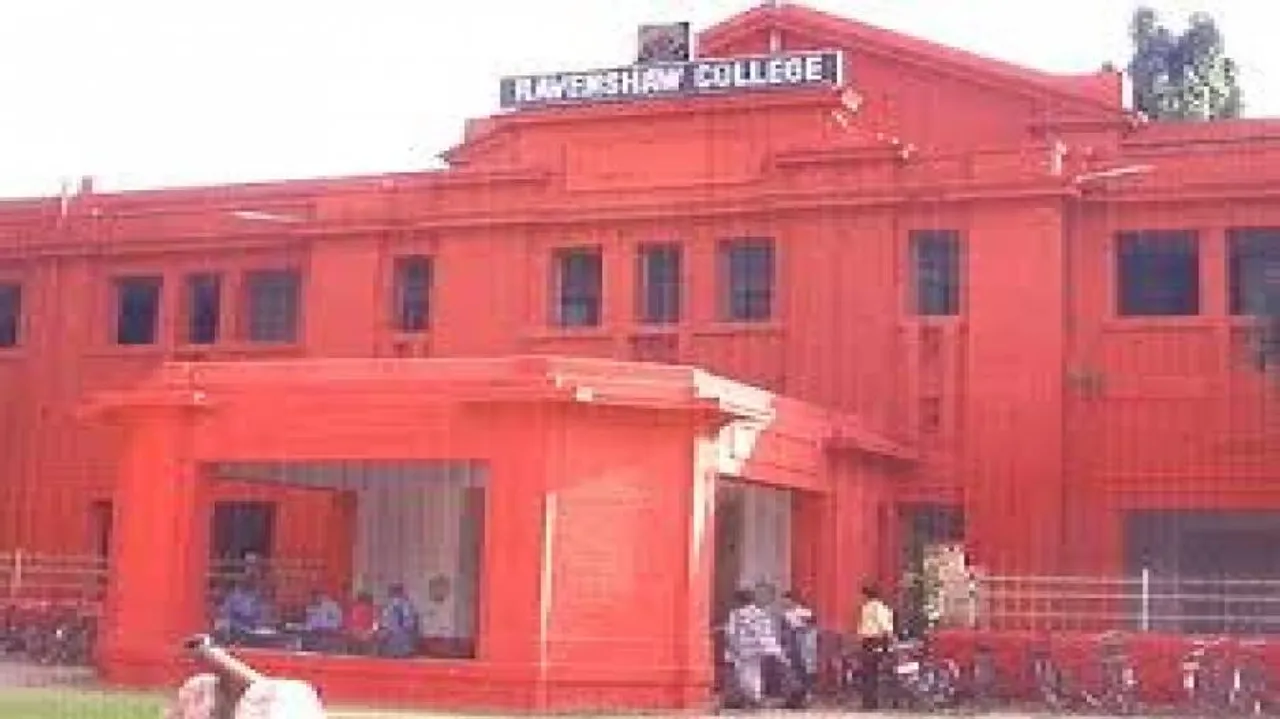 Bomb hurled inside Ravenshaw campus 