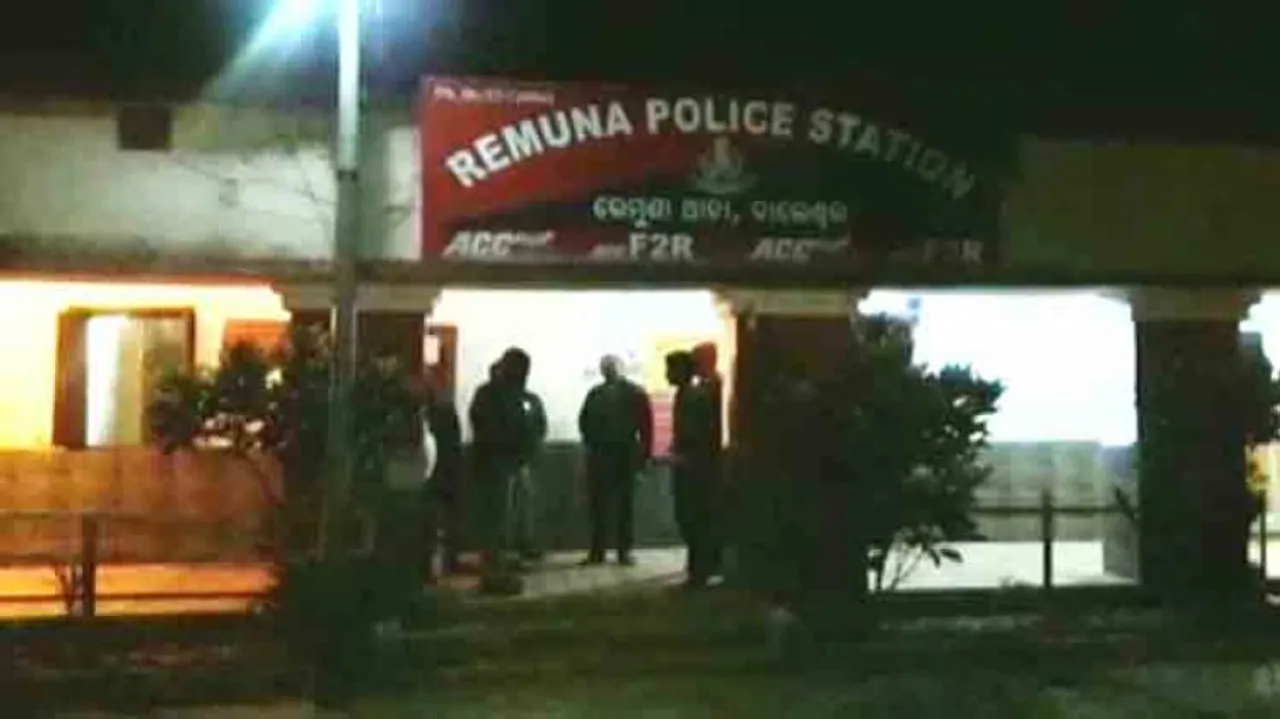 Bank employee held for embezzlement of pension funds