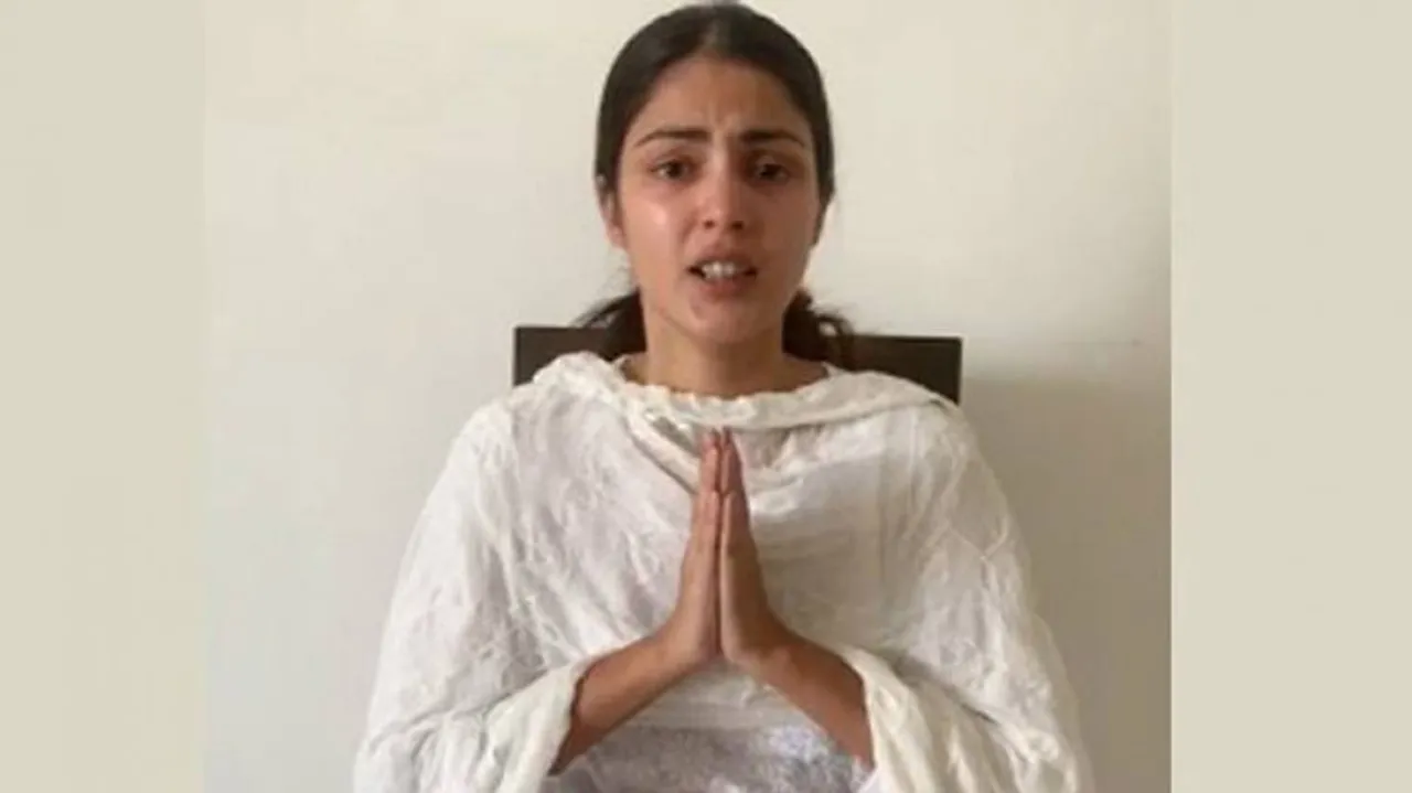 'Rhea Chakraborty Apologised, Behaved Guiltily Near Sushant Singh's Body!'